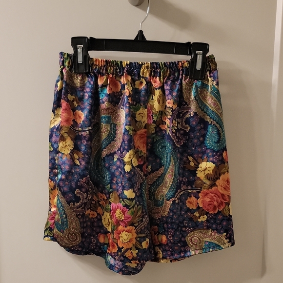 Pants - Silky Floral Paisley Women's High-Waisted Shorts